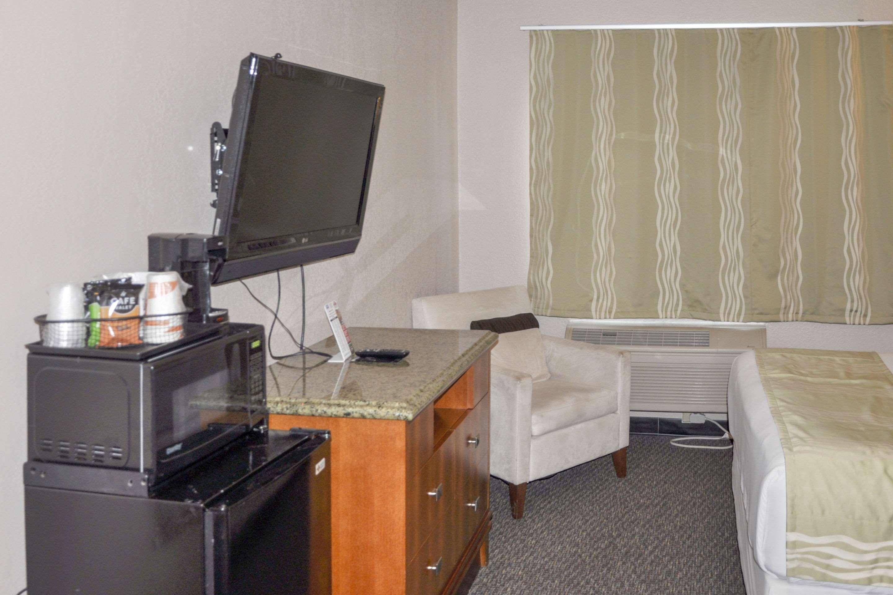 Rodeway Inn Fargo Extérieur photo