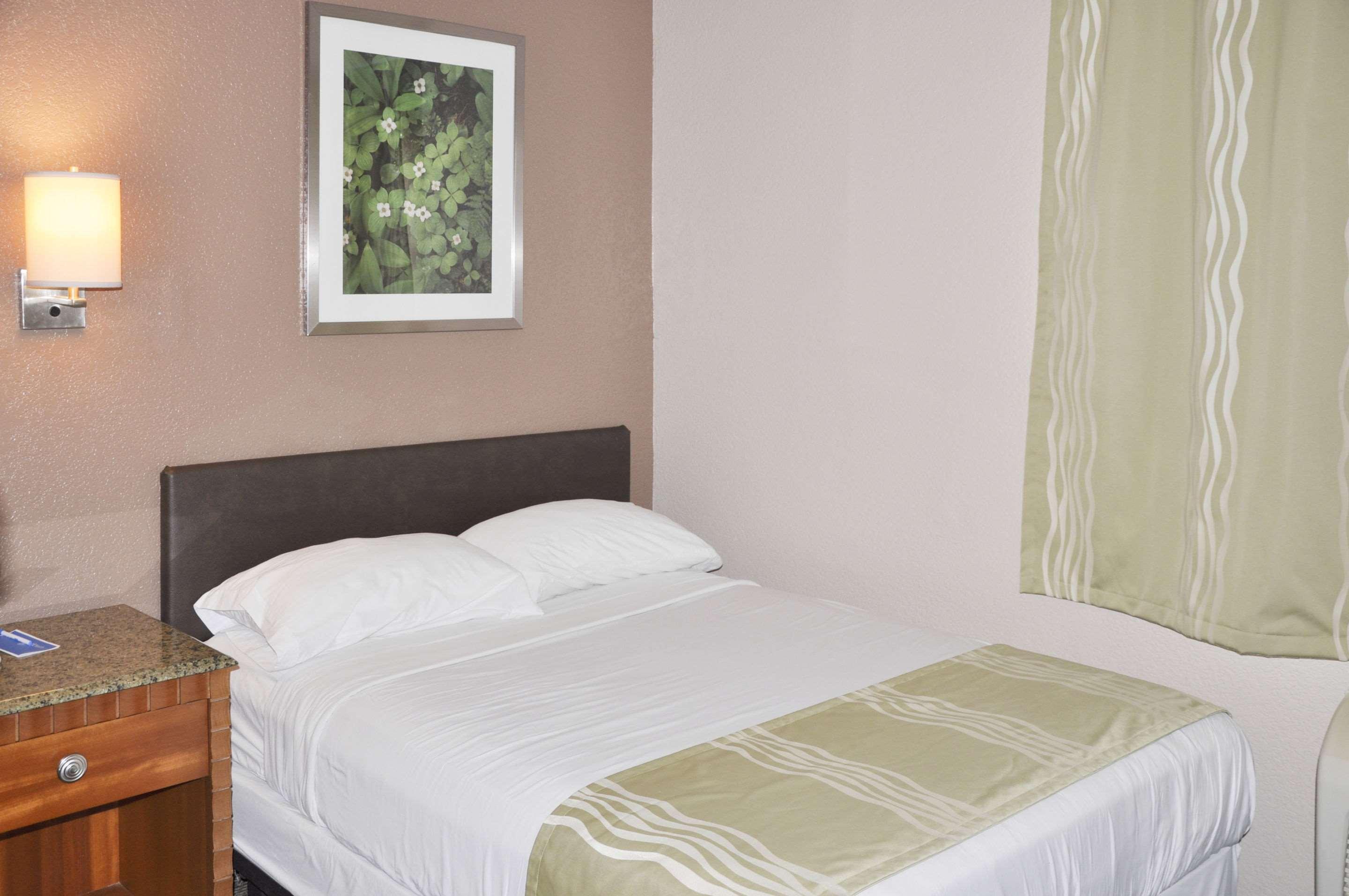 Rodeway Inn Fargo Extérieur photo