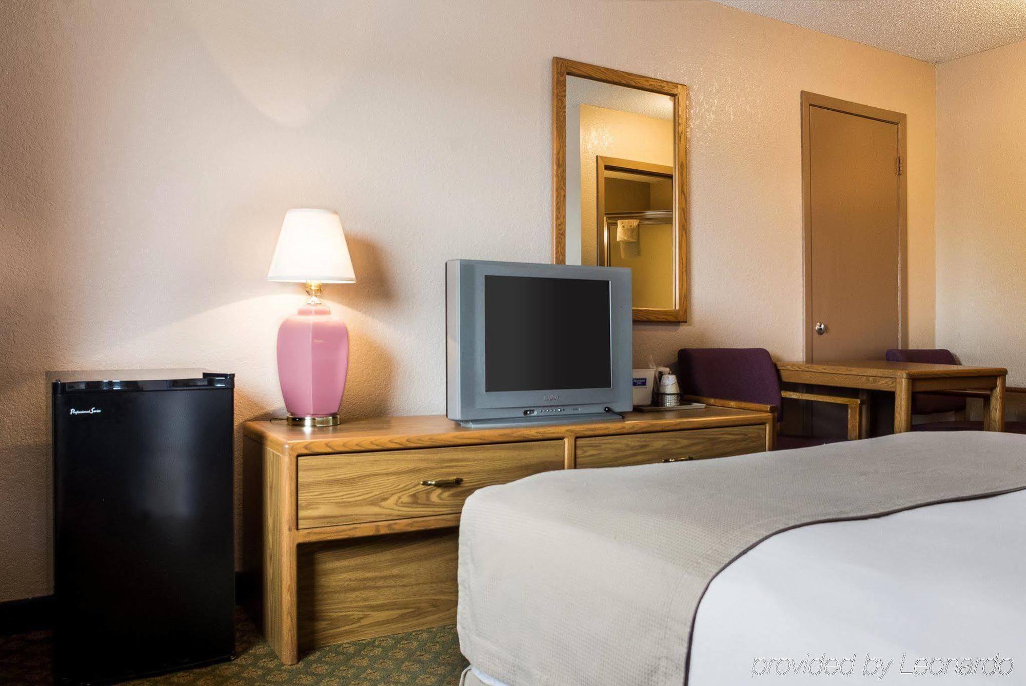 Rodeway Inn Fargo Extérieur photo