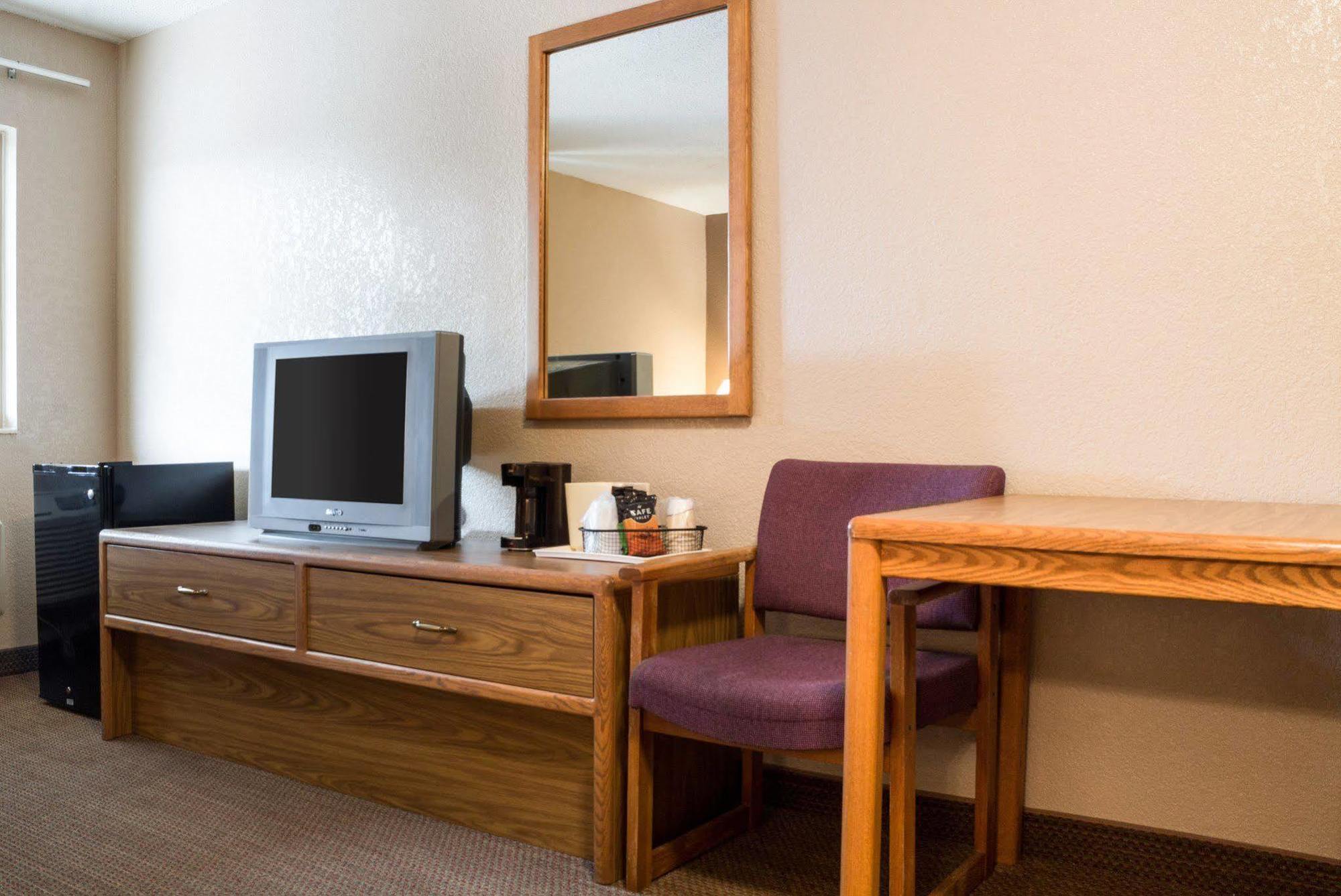 Rodeway Inn Fargo Extérieur photo