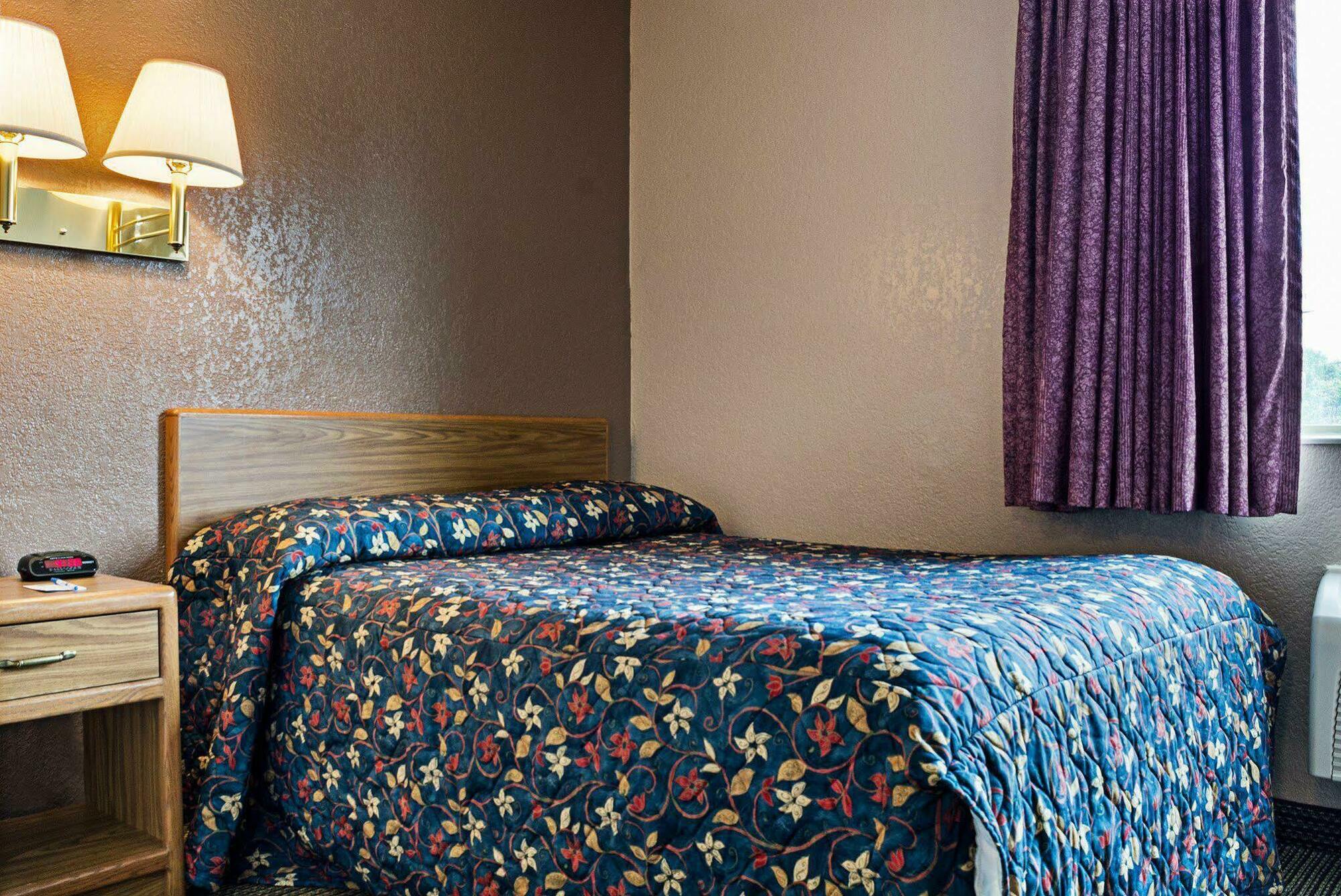 Rodeway Inn Fargo Extérieur photo